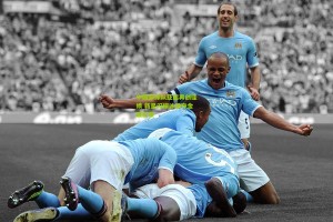 中国游泳队亚运再创佳绩 新星闪耀泳池夺金破纪录