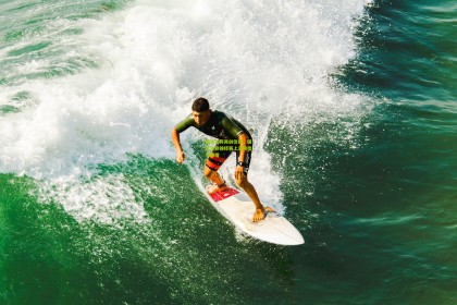 蝶泳名将再创佳绩，国际泳联锦标赛上演速度与激情