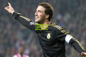 意甲联赛激战正酣，尤文图斯绝杀AC米兰，国际米兰紧追不舍