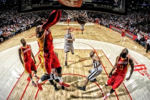 梅西梅开二度助迈阿密国际逆转取胜，球迷沸腾