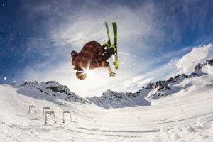 F1大奖赛西班牙站，维斯塔潘强势夺冠，法拉利策略失误痛失领奖台