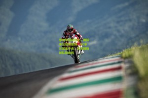 意甲争冠白热化，国际米兰绝杀登顶，AC米兰紧追不舍，尤文图斯掉队陷危机