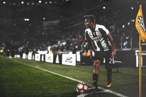 欧冠决赛巅峰对决，皇马绝杀多特蒙德，第15次捧起大耳朵杯