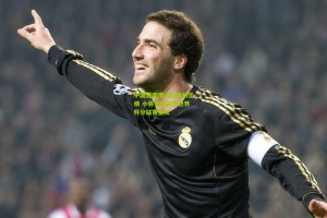 中国速度滑冰队再创佳绩 小将张明斩获世界杯分站赛金牌