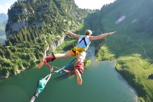 田径世锦赛震撼时刻，23岁新星打破尘封15年世界纪录，创历史性突破